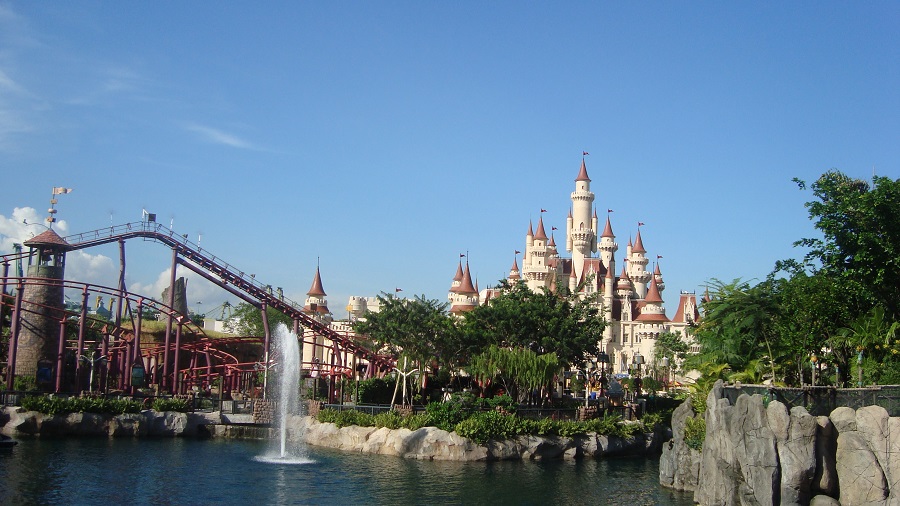 universal studio Singapore - travel treasures