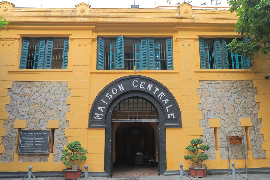 Hoa Lo Prison Memorial - travel treasures